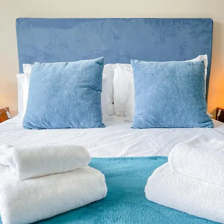 Apartment Outstanding Condo- Beach, Pool & Golf By Becherish Gale (Albufeira)