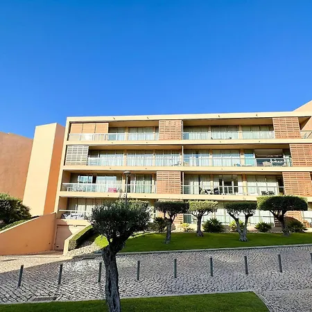 Апартаменты Outstanding Condo- Beach, Pool & Golf By Becherish Gale (Albufeira)